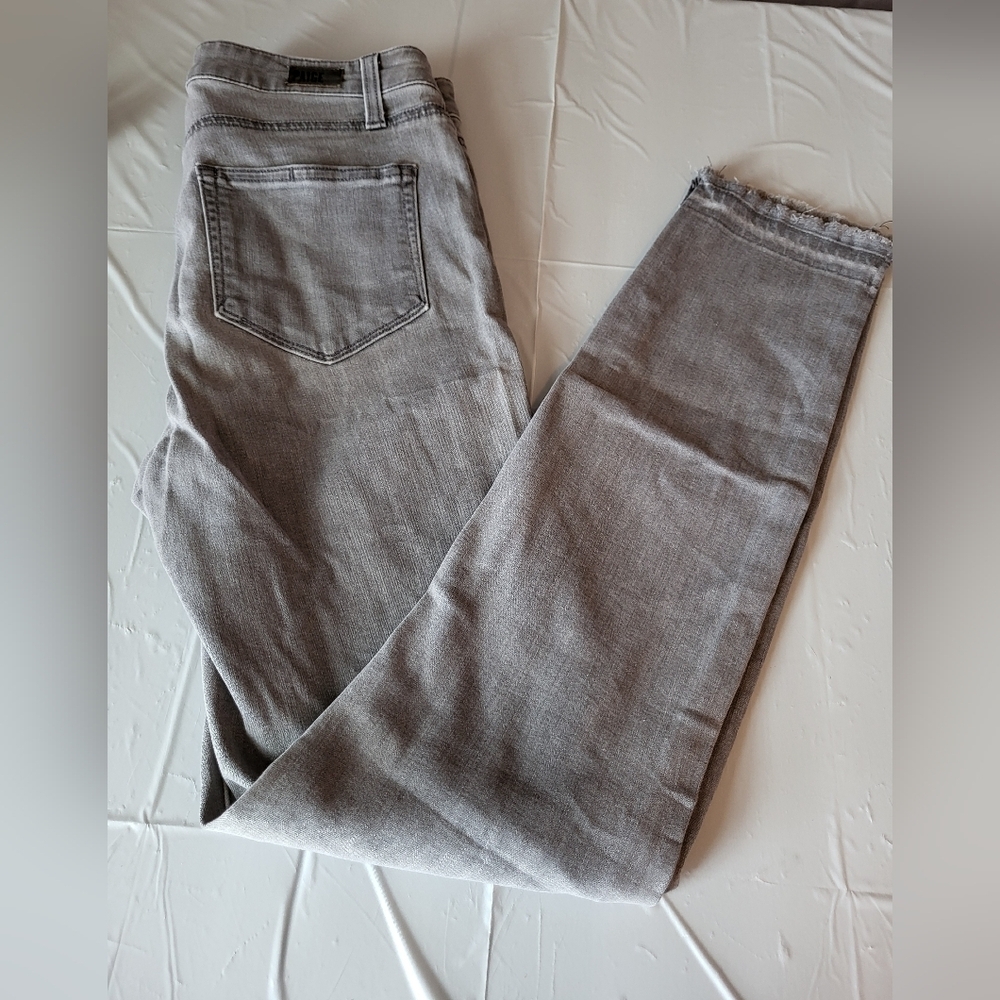 Paige Women Jean's Hoxton Ankle Peg , distressed,  rough hem Size 28x29